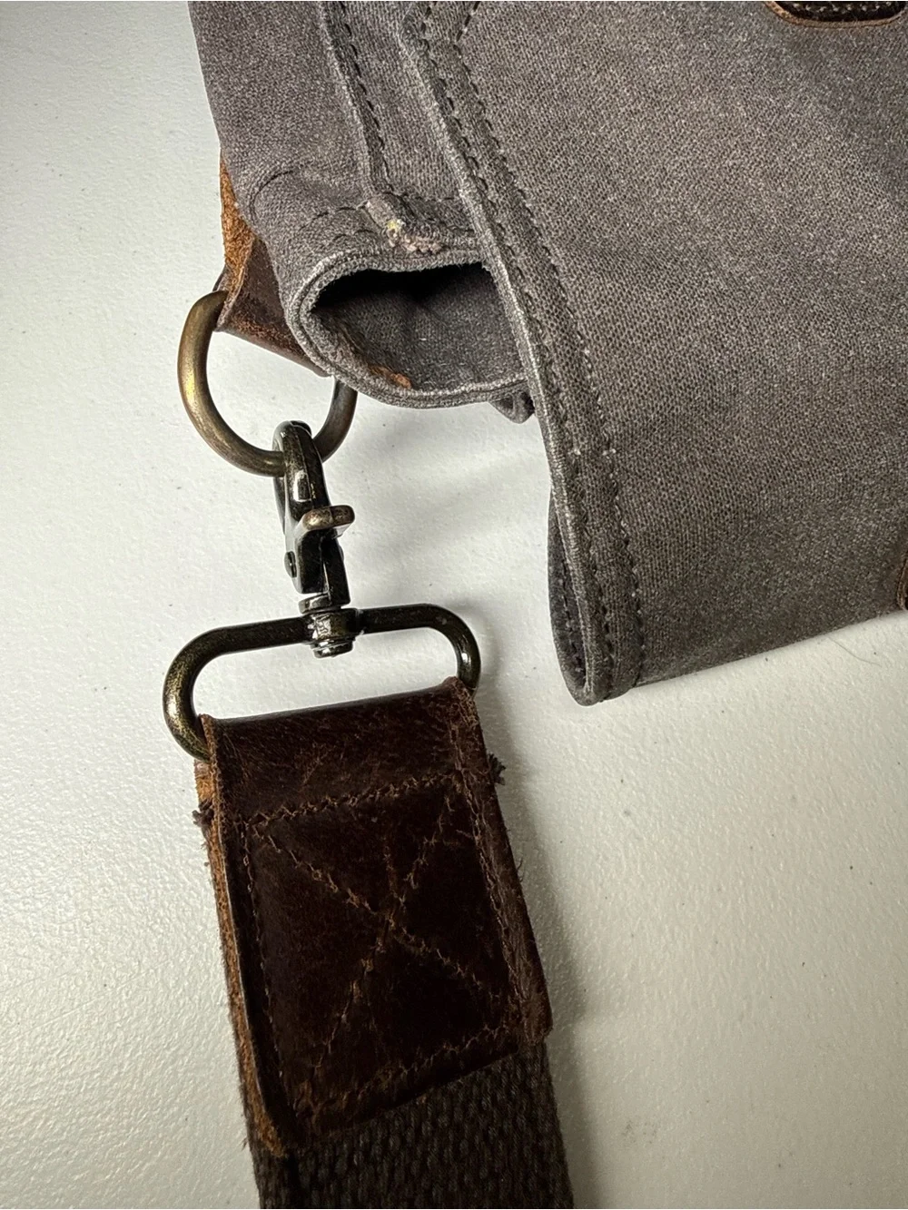 Vaschy Waxed Canvas & Leather Messenger Bag in Gray/Brown